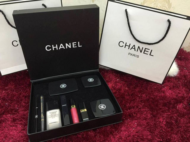 Bán sỉ bộ trang điểm cá nhân chanel 9 món