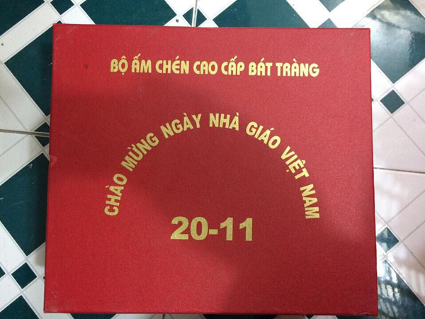 Bộ ấm chén Bát Tràng chào mừng 20 / 11