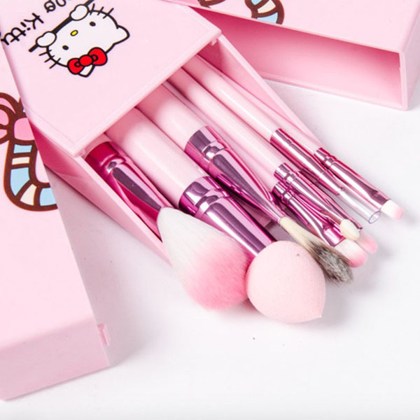 Bộ cọ trang điểm 8 cây Hello Kitty xinh xắn