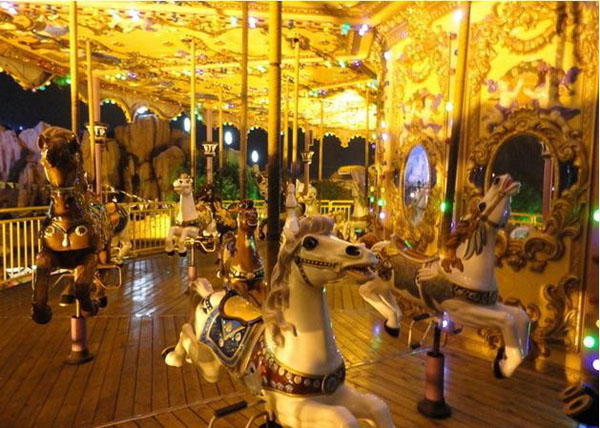 Bộ đồ chơi đu quay bằng gỗ có nhạc cho bé