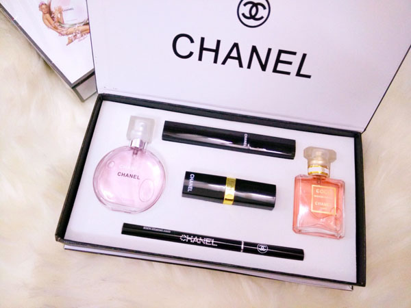 Bộ mỹ phẩm Chanel 5 món cao cấp