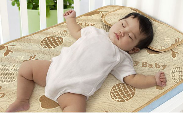 Chiếu lụa điều hòa cao cấp kèm gối cho bé