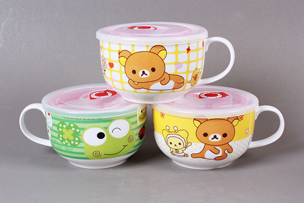 Cốc ăn mỳ xinh xắn có nắp hút chân không