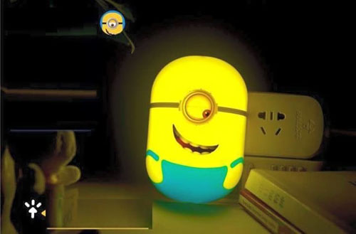 den-ngu-cam-ung-anh-sang-minion-1