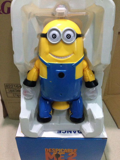do-choi-minion-nhay-mua-xoay-360-do-3