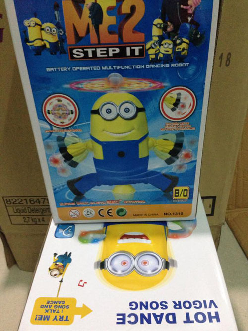 do-choi-minion-nhay-mua-xoay-360-do-4
