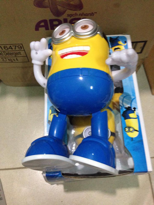 do-choi-minion-phat-sang-biet-hat-biet-nhay-3
