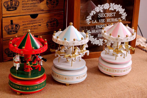 Đu quay ngựa gỗ phát nhạc music box