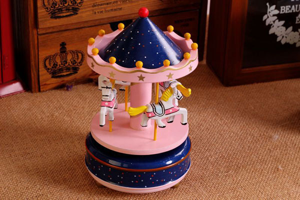 Đu quay ngựa gỗ phát nhạc music box