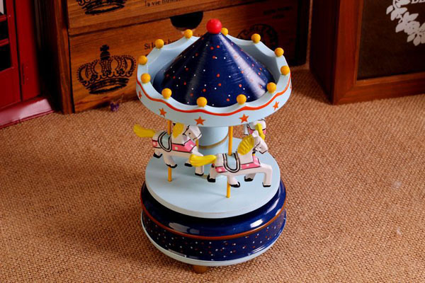 Đu quay ngựa gỗ phát nhạc music box