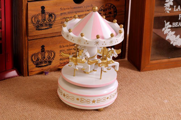 Đu quay ngựa gỗ phát nhạc music box