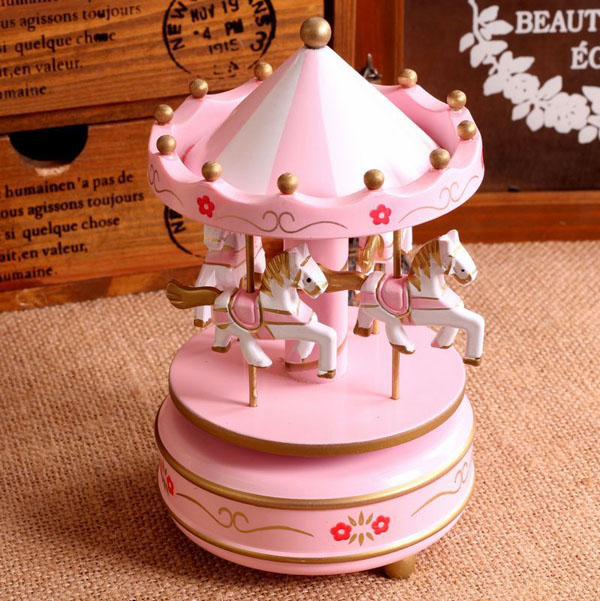 Đu quay ngựa gỗ phát nhạc music box