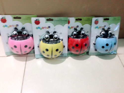 dung-cu-dung-ban-chai-kem-danh-rang-hinh-chu-bo-3