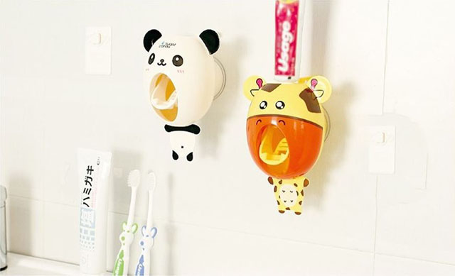 dụng cụ lấy kem đánh răng tự động hình thú giá rẻ