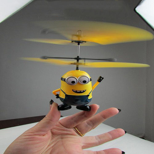 may-bay-cam-ung-dieu-khien-minion-3
