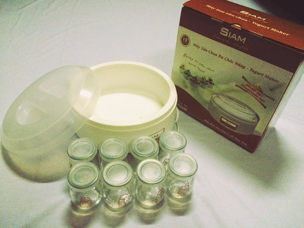 Bán buôn máy làm sữa chua Siam 8 cốc nhựa