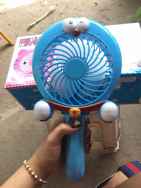 Quạt sạc cầm tay gấp gọn Doremon - Kitty