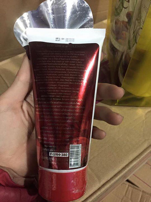 Sữa rửa mặt Red Apple & Collagen Thái Lan