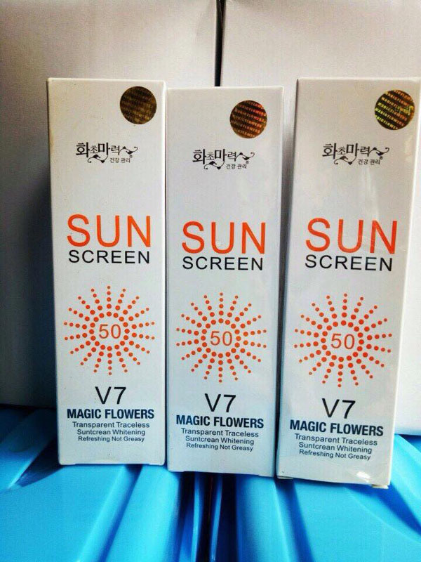 Xịt chống nắng Hàn Quốc Sun Screen V7