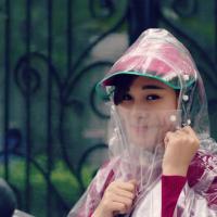 Áo mưa che mặt trong suốt