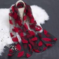 Khăn lụa hoa mềm mại phong cách