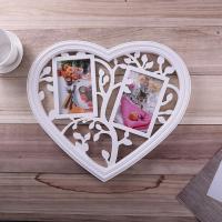 Khung ảnh hình trái tim màu trắng tường