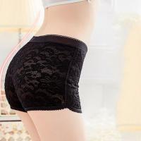 Quần lót ren mặc trong váy