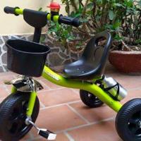 Xe đạp 3 bánh có bình nước cho bé